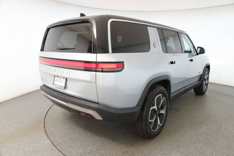 2023 Rivian R1S