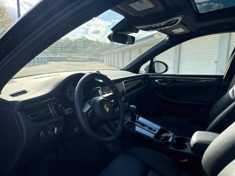 2025 Porsche Macan S