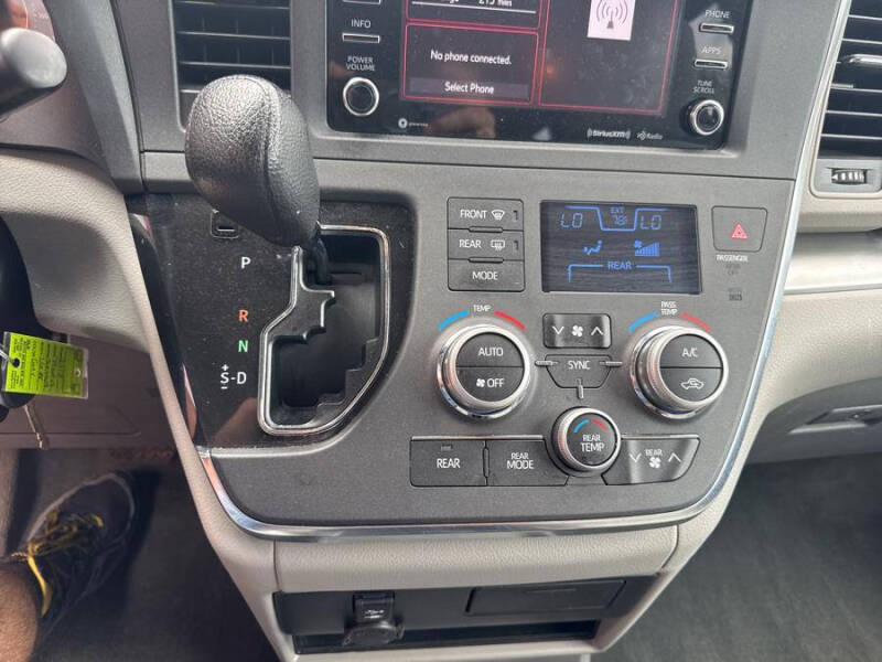 2018 Toyota Sienna LE 7-Passenger