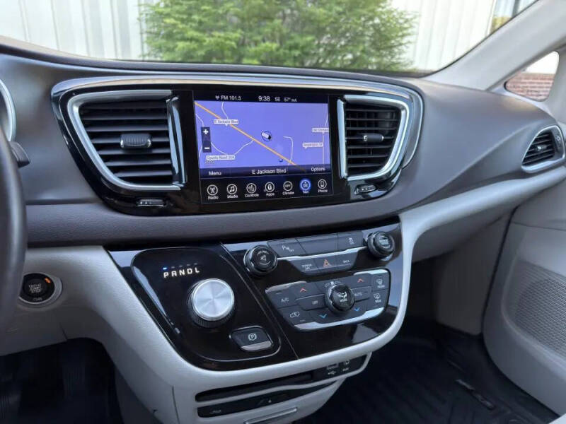 2017 Chrysler Pacifica Touring-L Plus