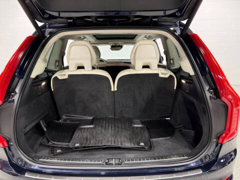 2016 Volvo XC90 T6 Momentum