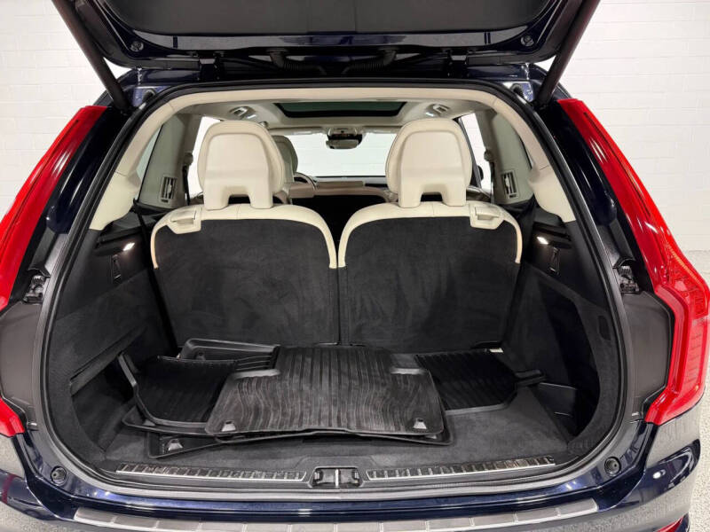 2016 Volvo XC90 T6 Momentum