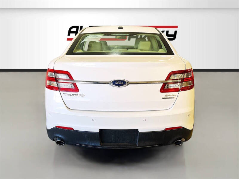 2018 Ford Taurus SEL