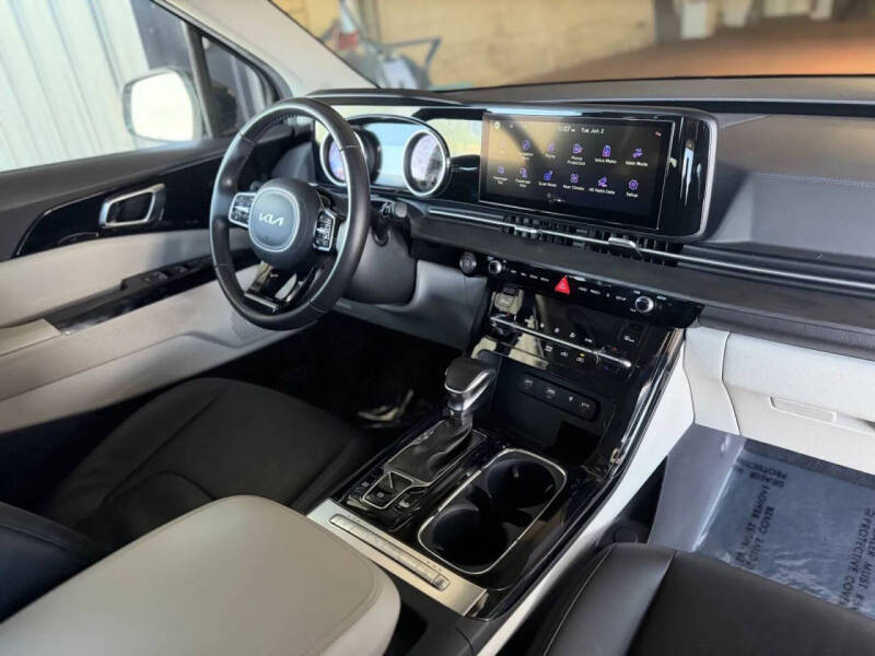 2024 Kia Carnival EX