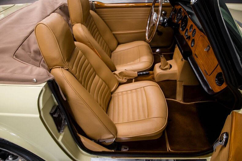 1971 Triumph FUEL INJECTED OVERDIVE TR6