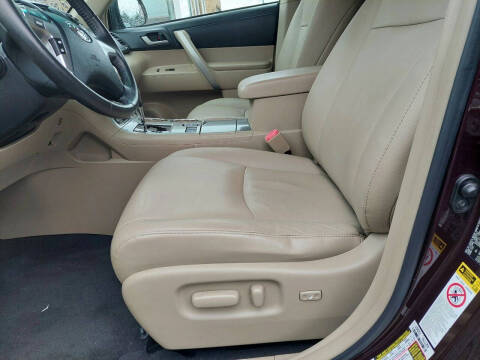 2011 Toyota Highlander SE