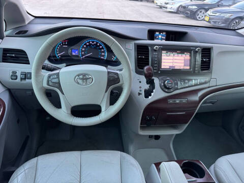 2012 Toyota Sienna