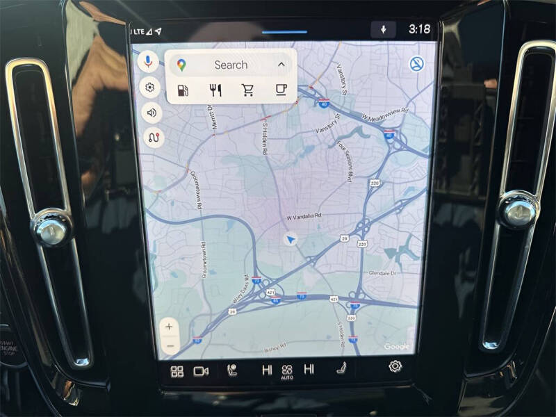 2025 Volvo XC40 B5 Core Bright Theme