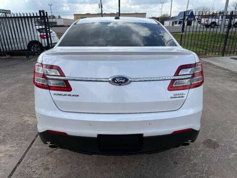 2018 Ford Taurus SEL