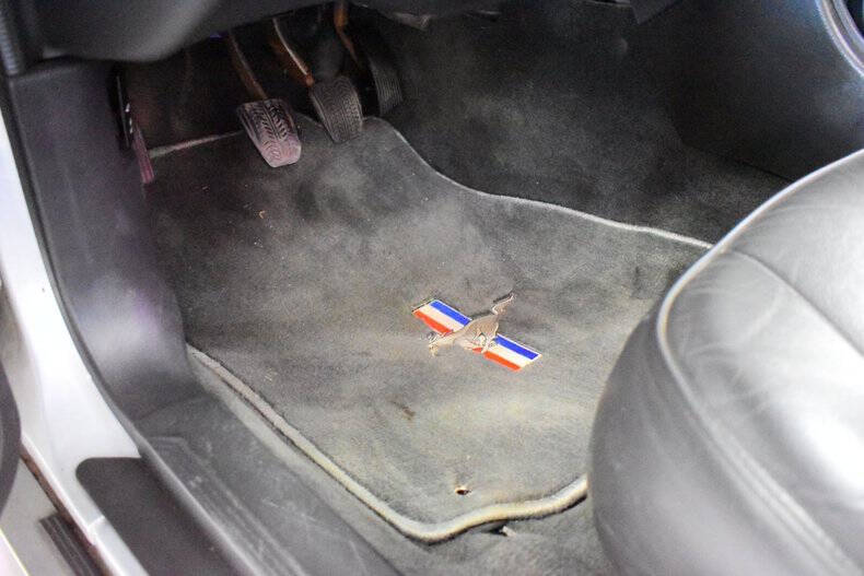 2004 Ford Mustang Deluxe