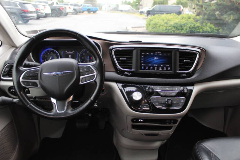 2019 Chrysler Pacifica Touring L