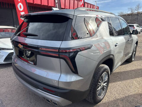 2024 Chevrolet Traverse LT