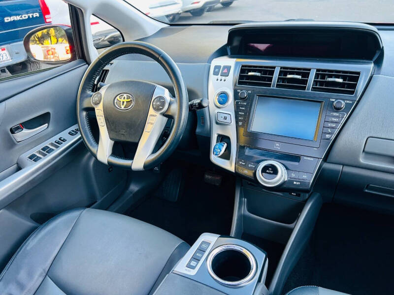 2013 Toyota Prius v Five