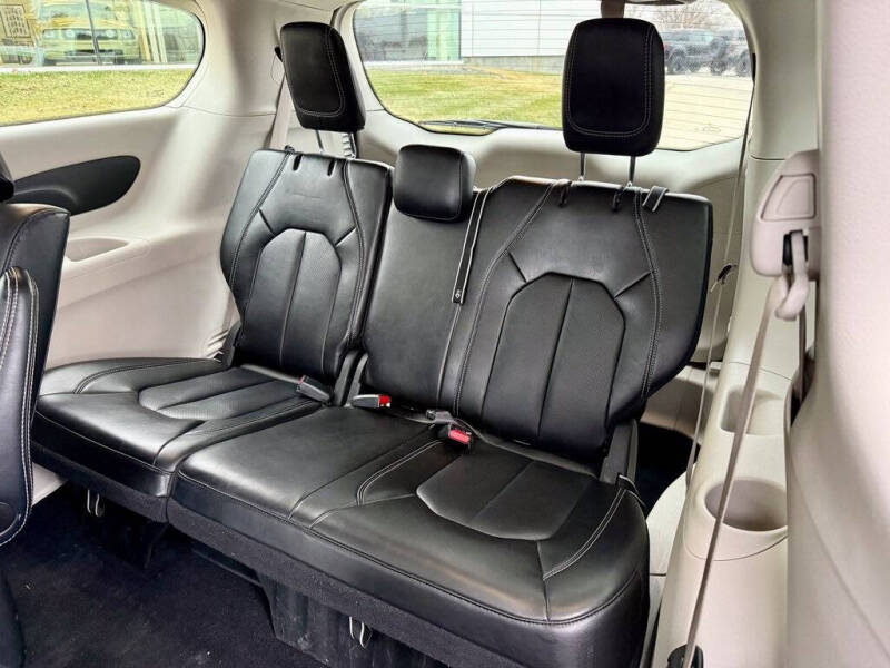 2024 Chrysler Pacifica Plug-In Hybrid Select