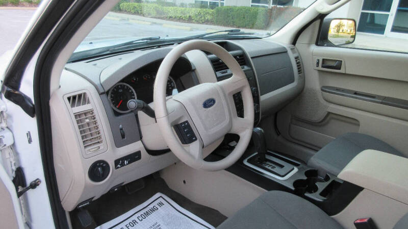 2011 Ford Escape XLS photo 10