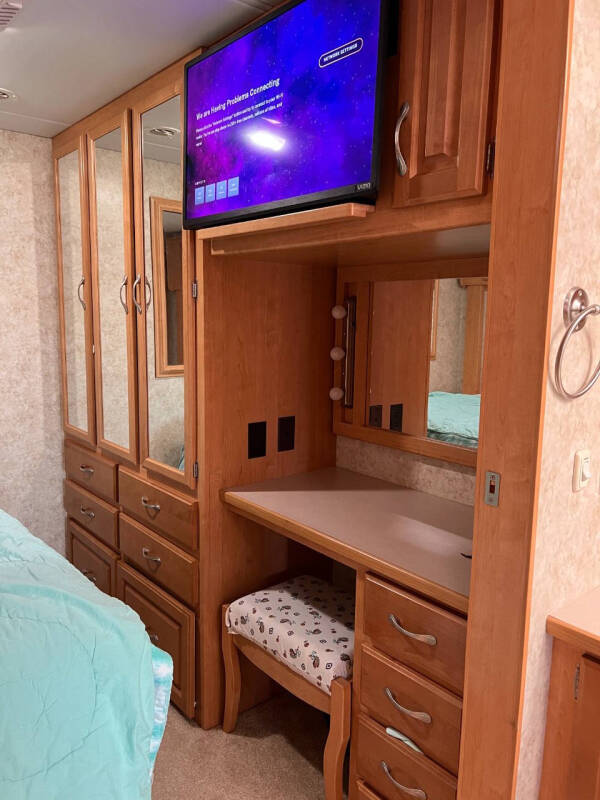 2005 Workhorse Hurricane