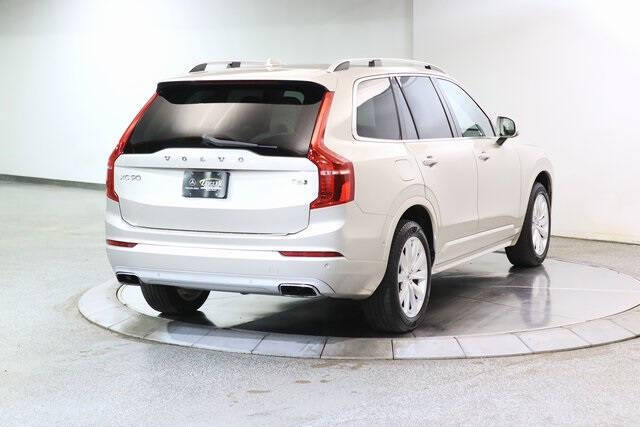 2016 Volvo XC90 T6 Momentum