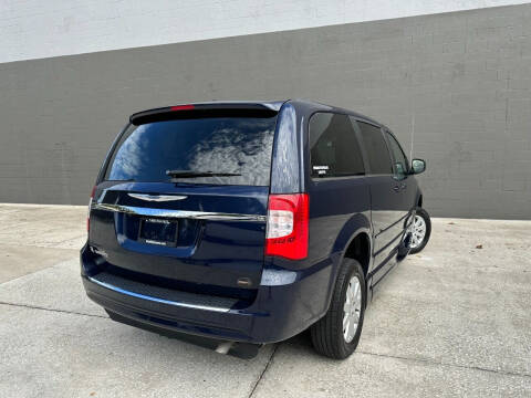 2016 Chrysler Town and Country LX