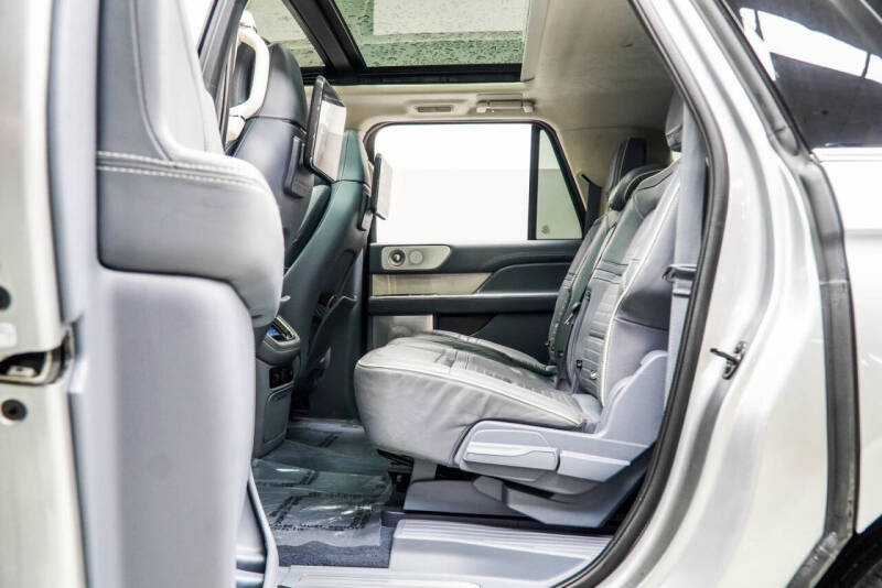 2022 Lincoln Navigator L Black Label