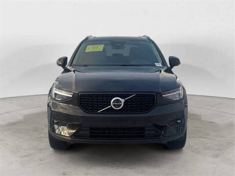 2023 Volvo XC40 B5 Plus Dark Theme