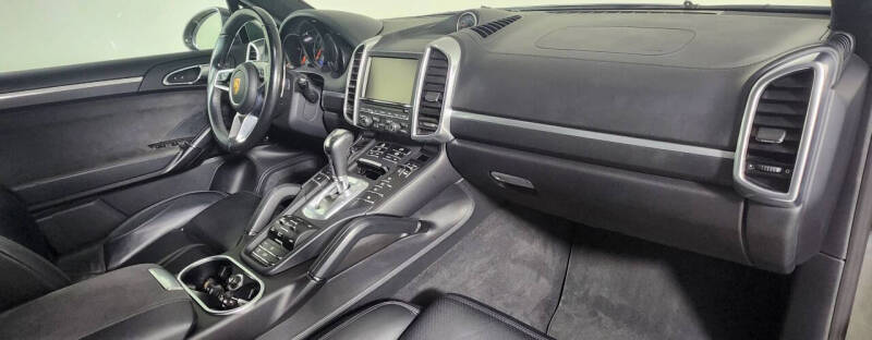 2016 Porsche Cayenne GTS