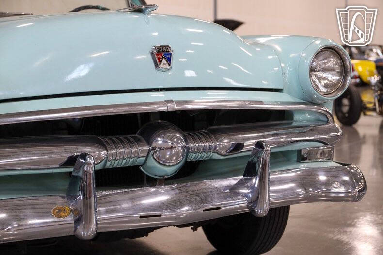 1953 Ford Crestline