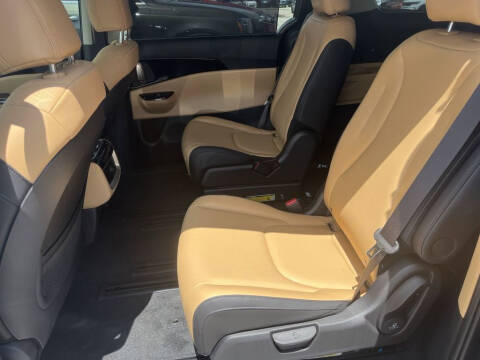 2024 Kia Carnival EX