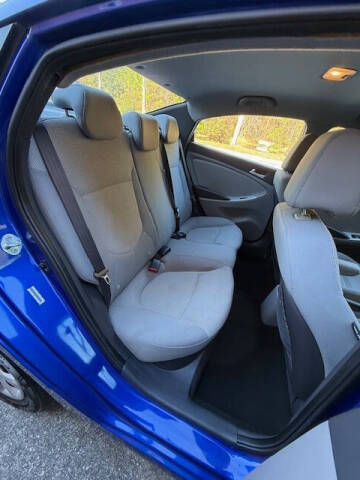 2012 Hyundai Accent GLS