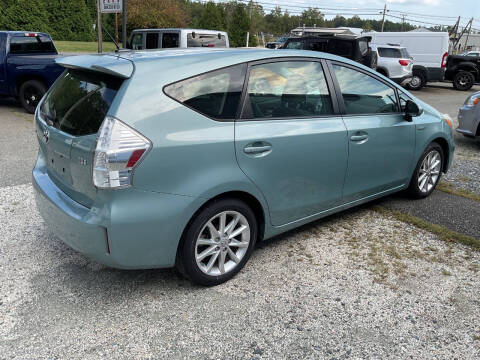 2013 Toyota Prius v Five
