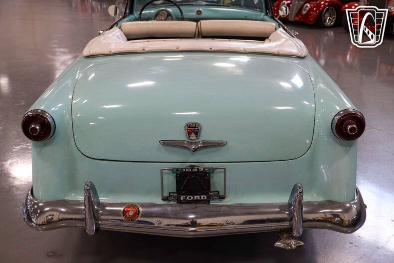 1953 Ford Crestline