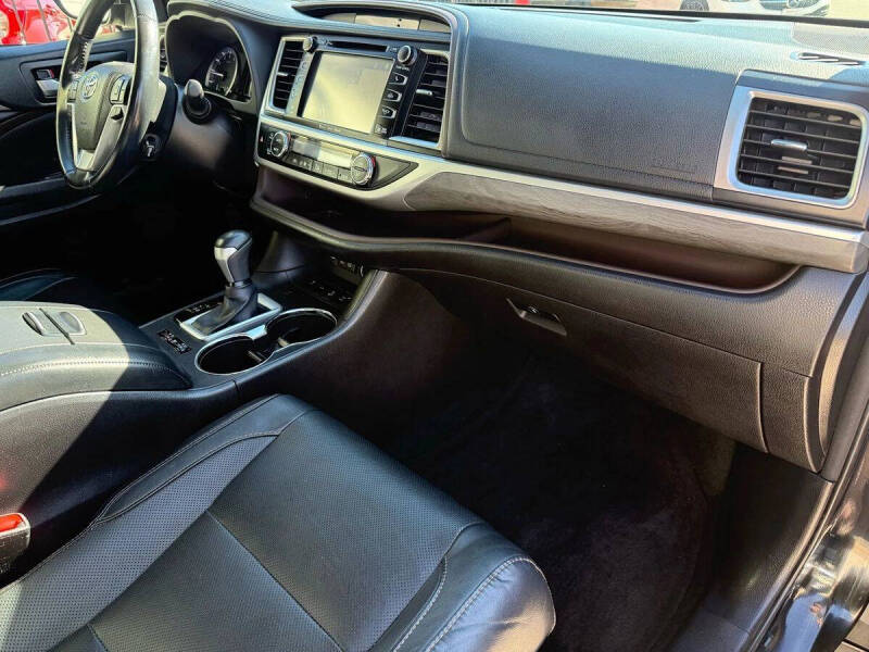 2017 Toyota Highlander Limited