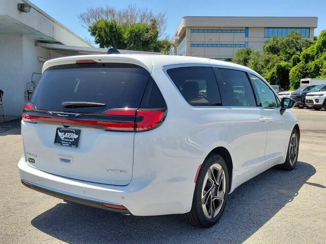2027 Chrysler Pacifica Limited