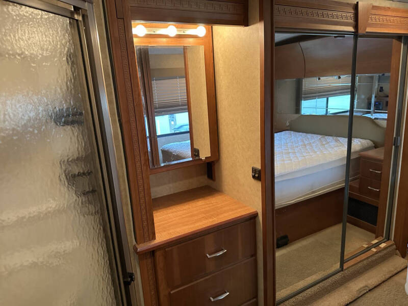 2008 Winnebago Journey