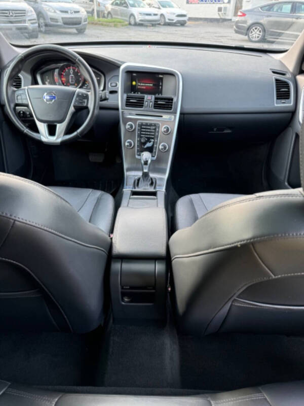 2016 Volvo XC60 T5 Drive-E Premier