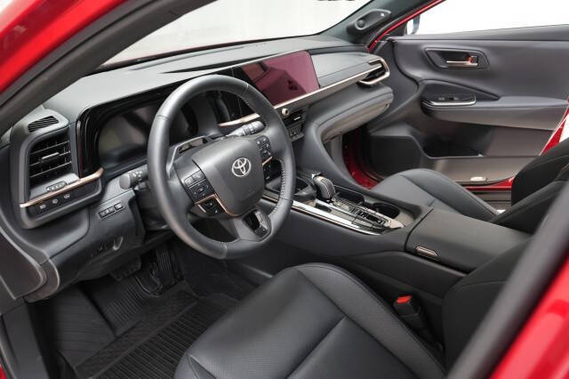 2025 Toyota Crown Signia Limited