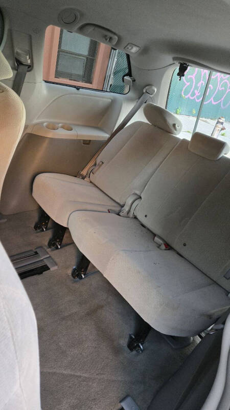2014 Toyota Sienna LE 7-Passenger Auto Access Seat
