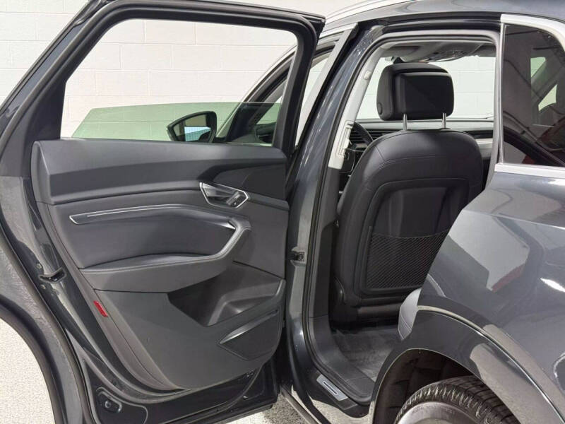 2019 Audi e-tron quattro Premium Plus