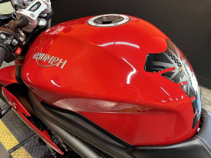 2017 Triumph Speed Triple S ABS Diablo Red