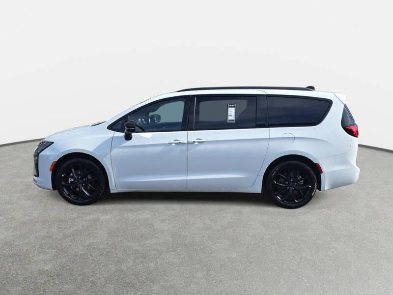 2027 Chrysler Pacifica Limited