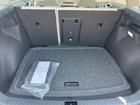 2025 Volkswagen Taos SE 4Motion