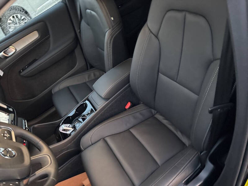 2026 Volvo XC40 B5 Plus