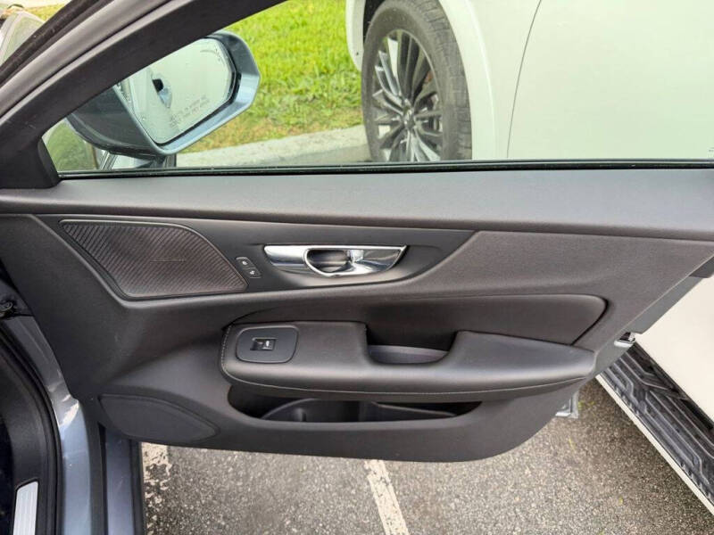 2020 Volvo S60 T5 Momentum