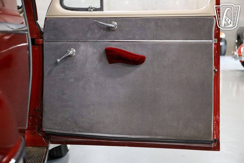 1947 Ford Deluxe
