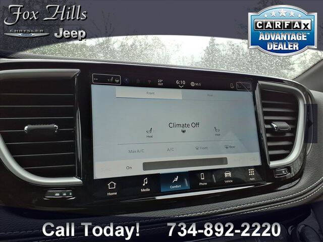 2026 Chrysler Pacifica Select