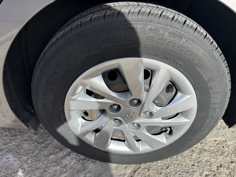 2020 Hyundai Elantra SE