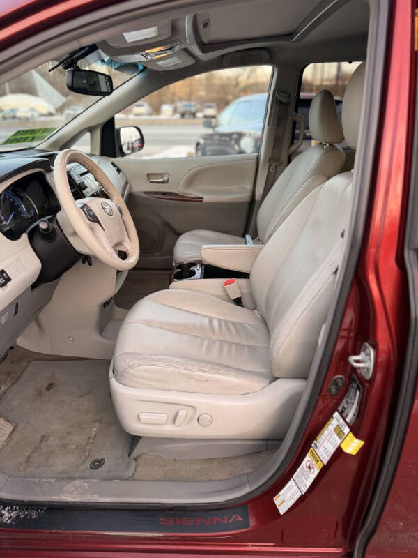 2014 Toyota Sienna XLE 7-Passenger