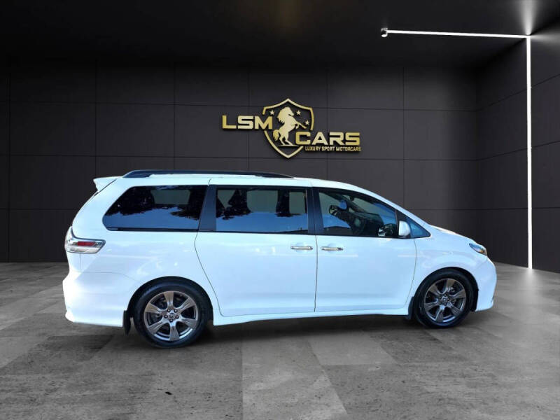 2020 Toyota Sienna SE Premium 8-Passenger