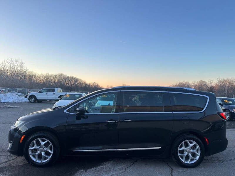 2017 Chrysler Pacifica for sale at CARS PLUS CREDIT in Independence MO