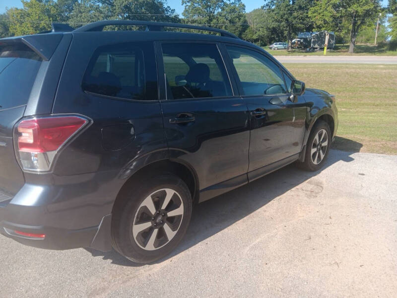 2018 Subaru Forester Premium photo 3