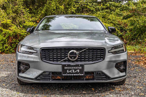 2024 Volvo S60 B5 Plus Dark Theme